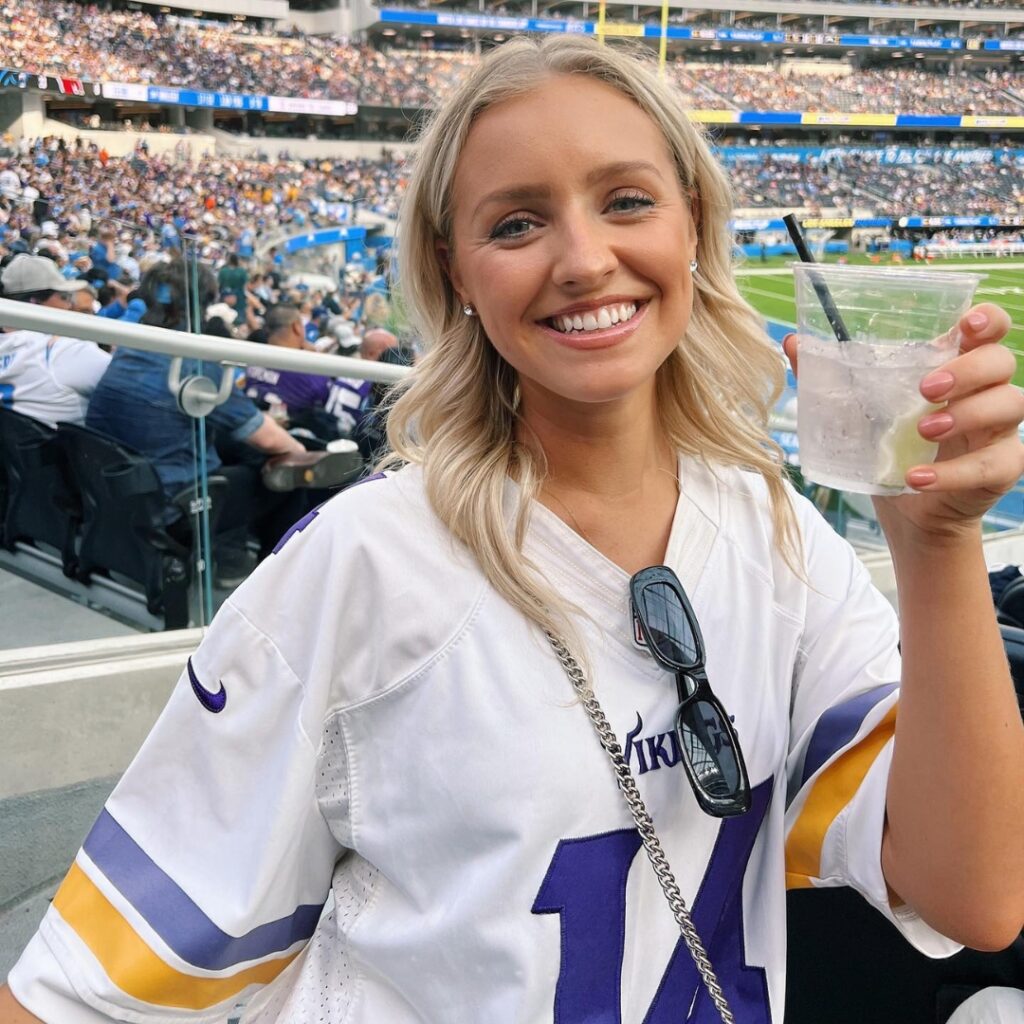 Daisy Kent Biography Rising Star From The Bachelor Season 28