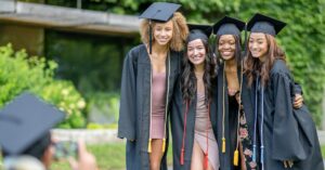 10 Graduation Photo Poses to Capture the Perfect Moment